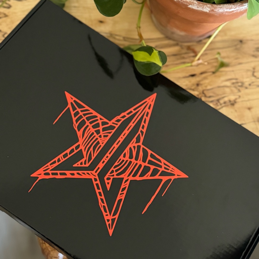 LAST ONE! 🧡⭐️NIB Jeffree Star Orange and Black Halloween Drip Mirror